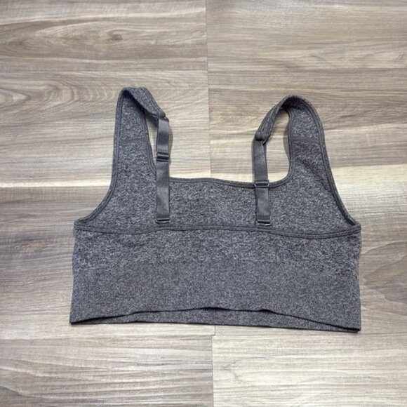🏴 Puma Gray Seamless Sports Bra size medium - Picture 4 of 6
